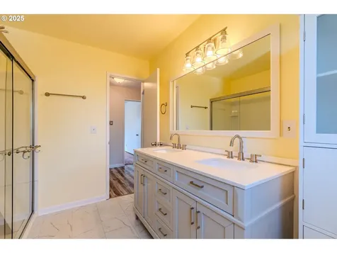 1142 NE 188th Place Portland OR 97230