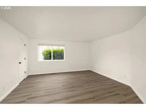 2038 SE Village Court Hillsboro OR 97123