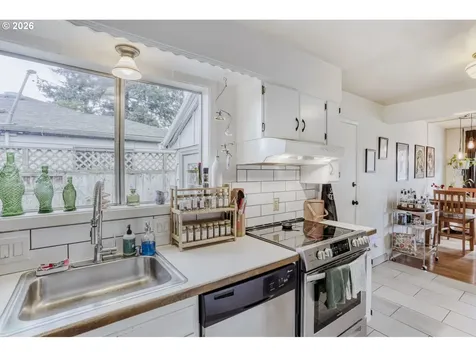 5108 SE Insley Street Portland OR 97206