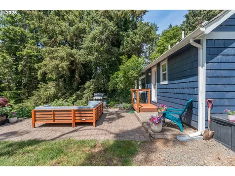 1910 NE 12th Street Lincoln City OR 97367