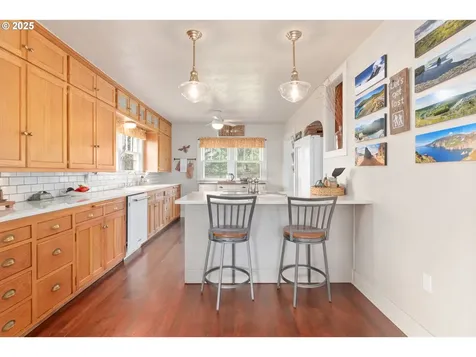 26355 Valley View Drive Cheshire OR 97419