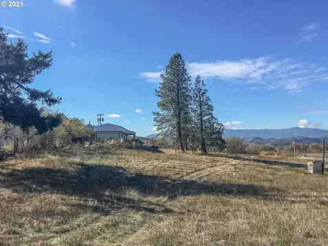 1688 W Central Avenue Sutherlin OR 97479