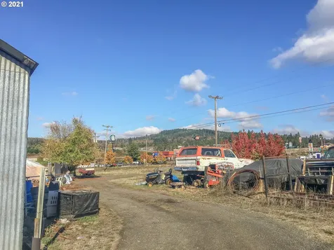 1688 W Central Avenue Sutherlin OR 97479