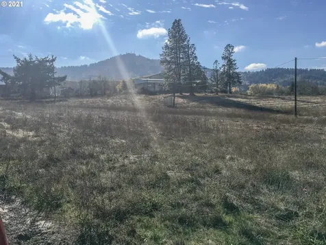 1688 W Central Avenue Sutherlin OR 97479