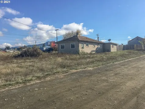 1688 W Central Avenue Sutherlin OR 97479