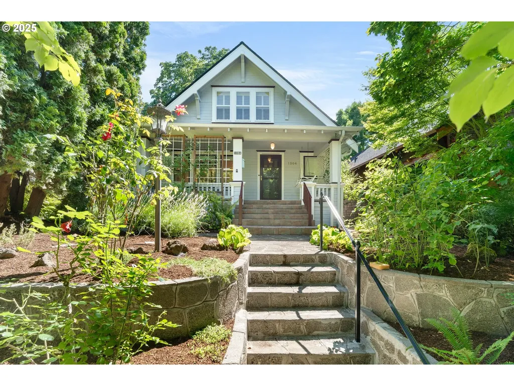 1304 SE 51st Avenue Portland OR 97215