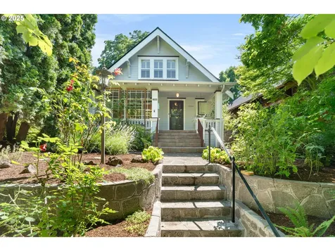 1304 SE 51st Avenue Portland OR 97215