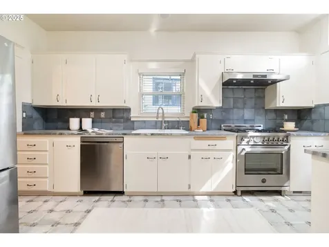 1304 SE 51st Avenue Portland OR 97215