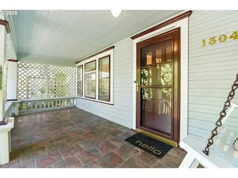 1304 SE 51st Avenue Portland OR 97215