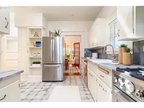 1304 SE 51st Avenue Portland OR 97215