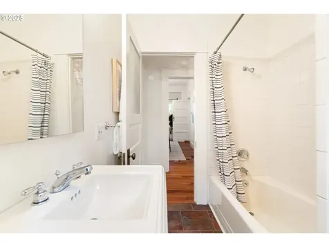 1304 SE 51st Avenue Portland OR 97215