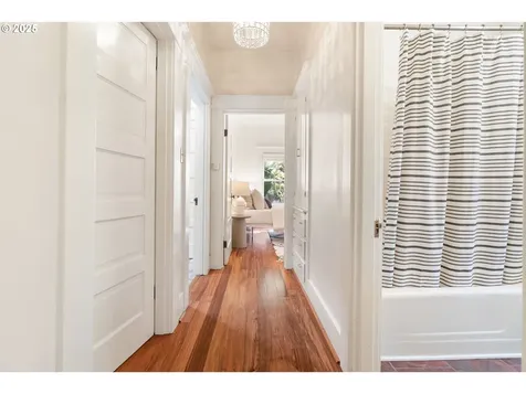 1304 SE 51st Avenue Portland OR 97215