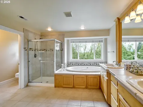 4746 Amherst Court Lake Oswego OR 97035