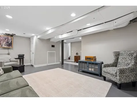 7010 SW 35th Avenue Portland OR 97219