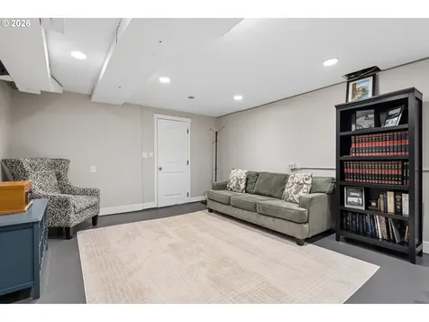 7010 SW 35th Avenue Portland OR 97219