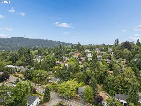 7010 SW 35th Avenue Portland OR 97219