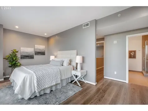1900 S River Drive Portland OR 97201
