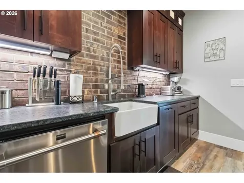 30 Forest Heights Cathlamet WA 98612