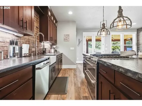 30 Forest Heights Cathlamet WA 98612
