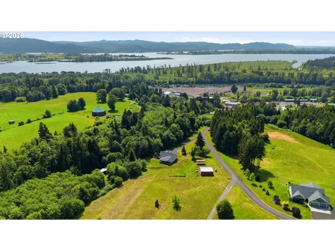 30 Forest Heights Cathlamet WA 98612