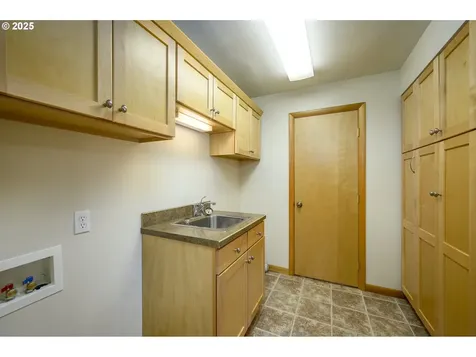1736 NE Hembree Street Mcminnville OR 97128
