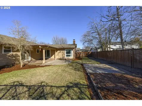 1736 NE Hembree Street Mcminnville OR 97128
