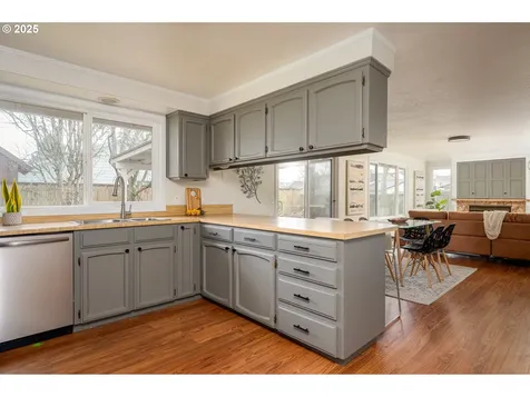 1916 NE 13th Avenue Hillsboro OR 97124
