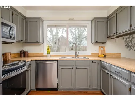 1916 NE 13th Avenue Hillsboro OR 97124