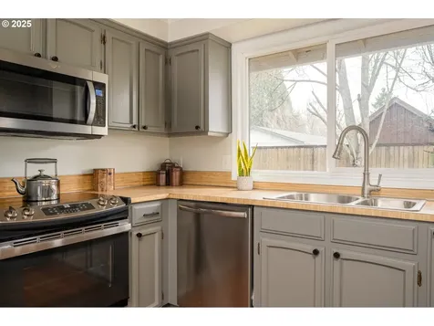 1916 NE 13th Avenue Hillsboro OR 97124