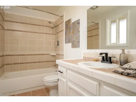 1916 NE 13th Avenue Hillsboro OR 97124