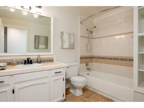 1916 NE 13th Avenue Hillsboro OR 97124