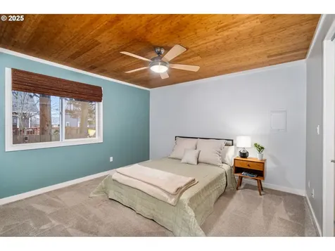 5715 NE Sacramento Street Portland OR 97213