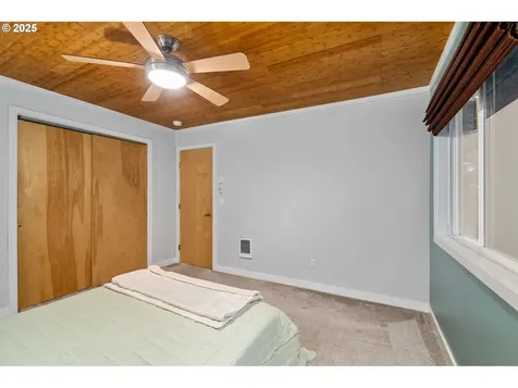 5715 NE Sacramento Street Portland OR 97213