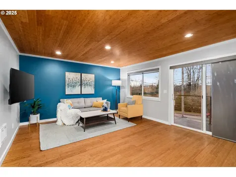 5715 NE Sacramento Street Portland OR 97213
