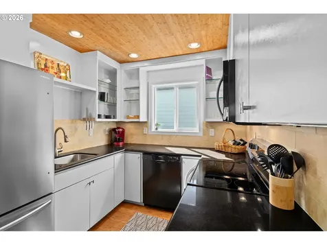 5715 NE Sacramento Street Portland OR 97213