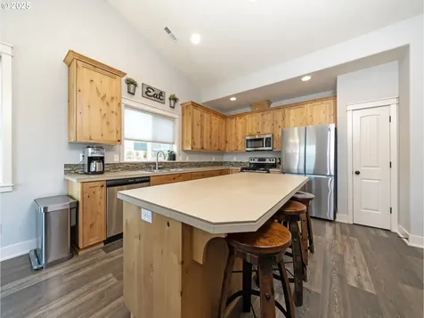 1058 E 16th Street Lafayette OR 97127