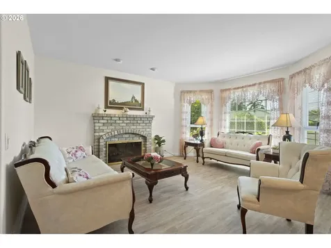 1820 N Laurelwood Loop Canby OR 97013