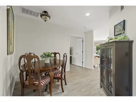 1820 N Laurelwood Loop Canby OR 97013