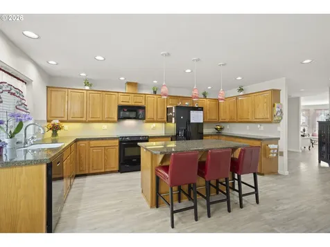 1820 N Laurelwood Loop Canby OR 97013