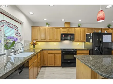 1820 N Laurelwood Loop Canby OR 97013
