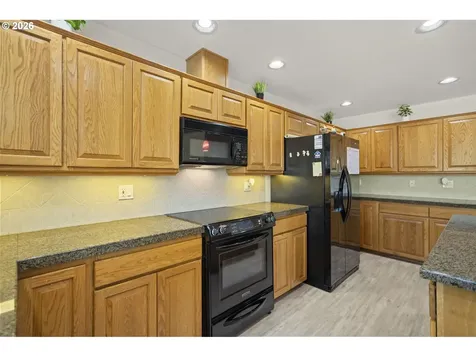 1820 N Laurelwood Loop Canby OR 97013