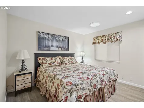 1820 N Laurelwood Loop Canby OR 97013