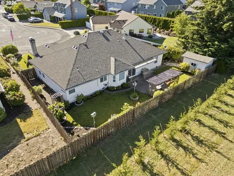 1820 N Laurelwood Loop Canby OR 97013