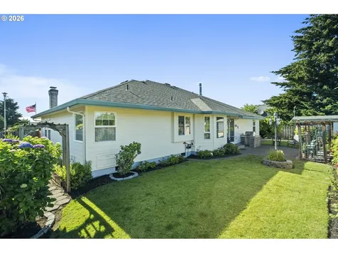 1820 N Laurelwood Loop Canby OR 97013