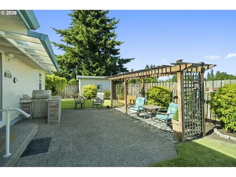 1820 N Laurelwood Loop Canby OR 97013