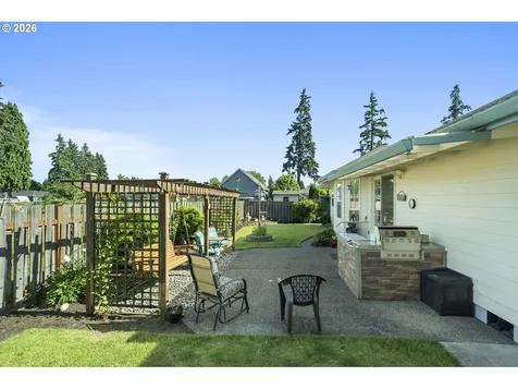1820 N Laurelwood Loop Canby OR 97013