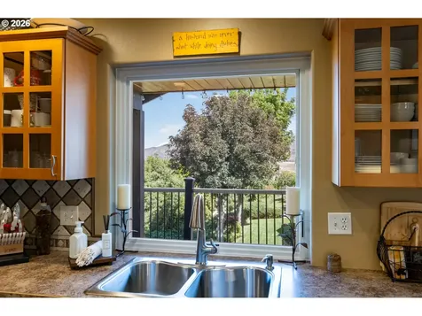 2111 View Court The Dalles OR 97058