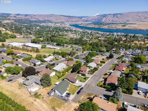 2111 View Court The Dalles OR 97058