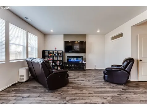 2932 V Street Springfield OR 97477