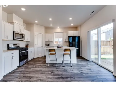 2932 V Street Springfield OR 97477